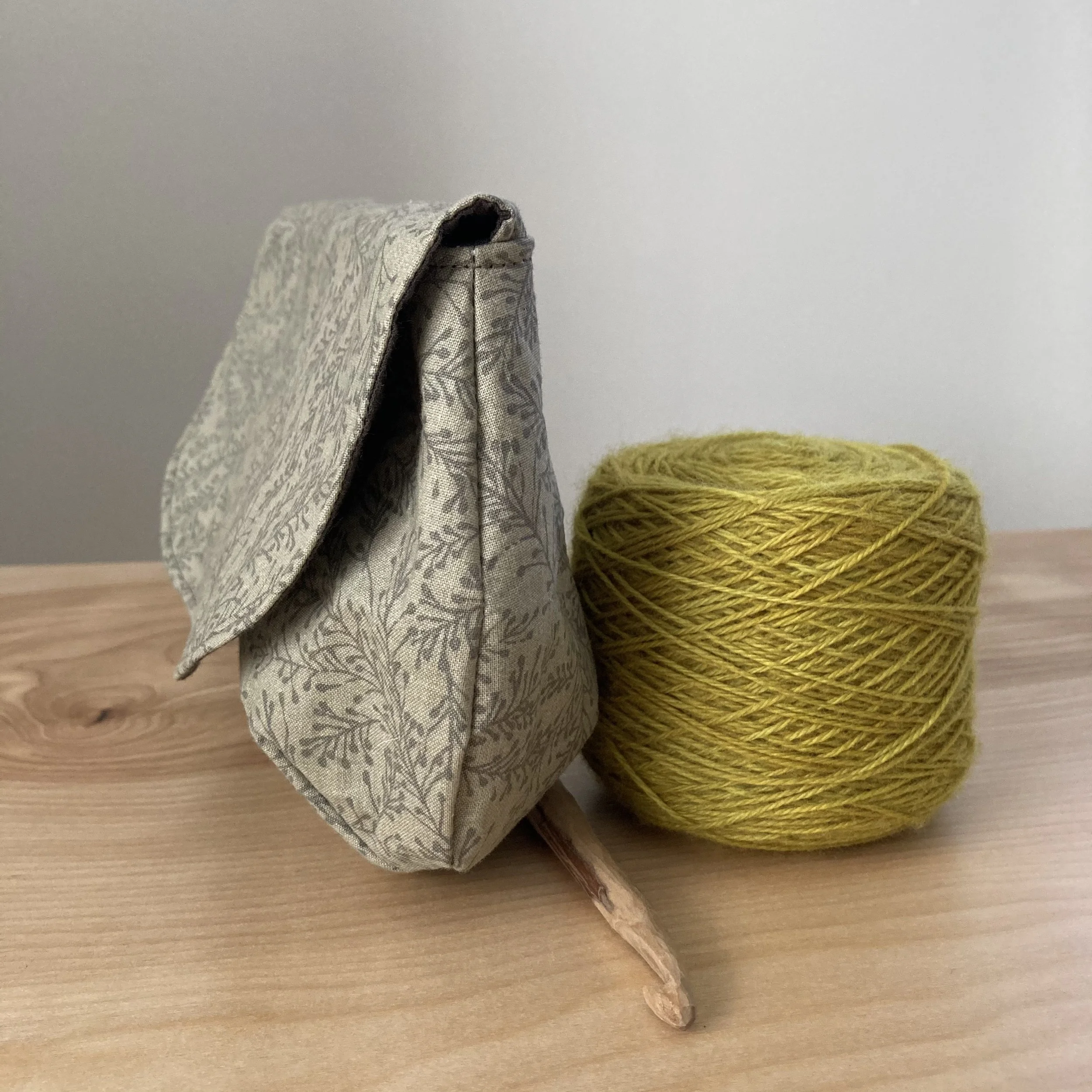 Magnetic Snap Notions Pouch / Gray Taupe Berries