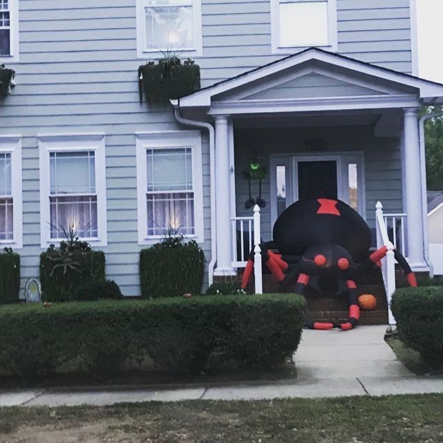 I&rsquo;m not sure that my neighbor has a big enough spider on their porch...Clearly I need to up my game with Halloween decorations! 🎃 🕷 #giantspider #halloween #halloweendecor