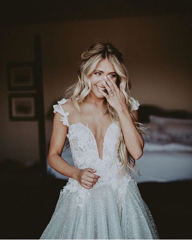 Wedding season is upon us! Come visit us for some bronze✨
&bull;
&bull;
&bull;
#eos #eosfitness #lifetime #lifetimefitness #tan #tanning #tandeals #phoenix #tempe #arizona #darktan #spraytan #customtan #airbrush #customairbrush #norvell #mystic