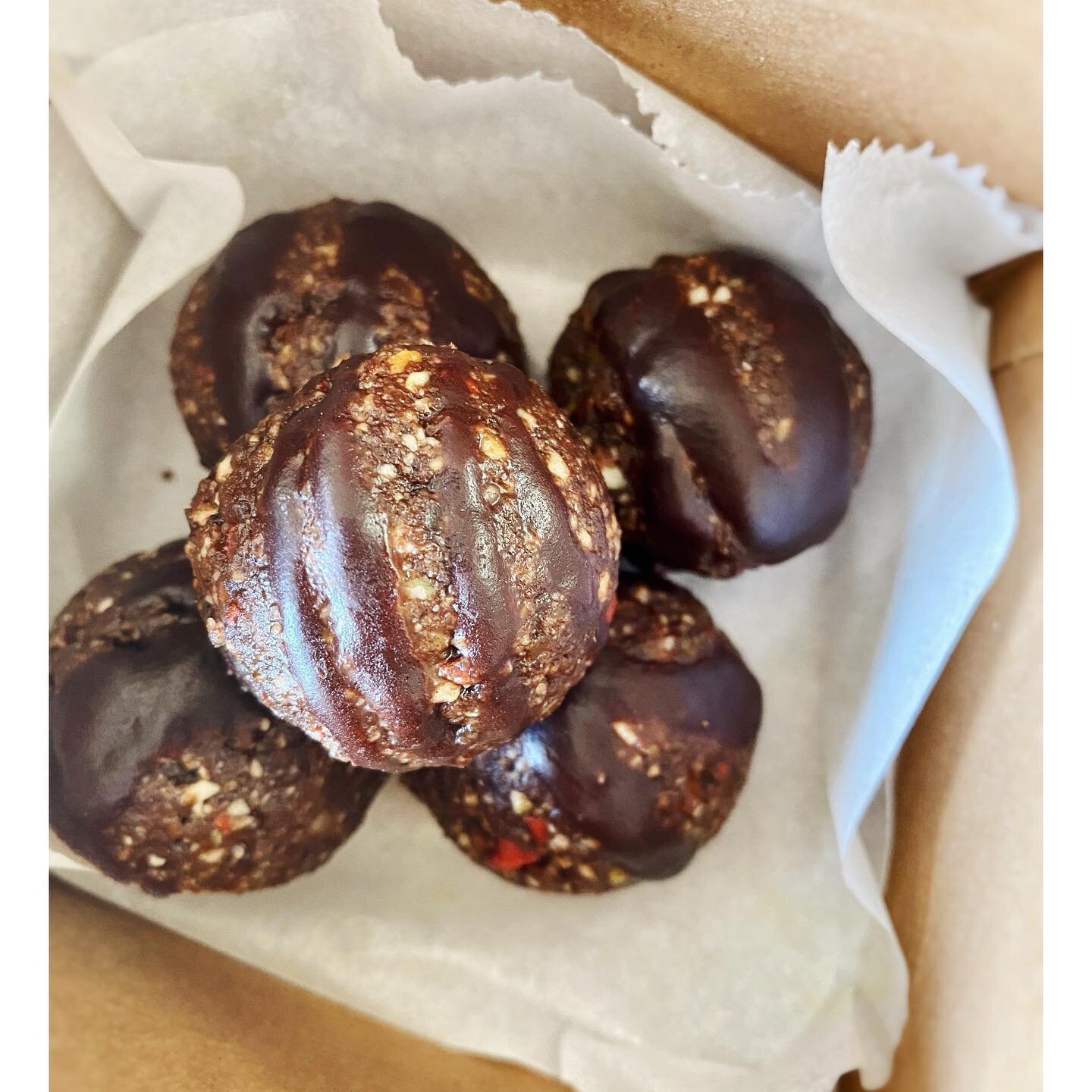 Weekend delights 💫

Cacao goji cinnamon balls and other tasty treats are available at @the_pantry-shop in Pasadena or place an order through the link in my bio and get em delivered to your doorstep (LA only) #dessertfirst #sweettooth