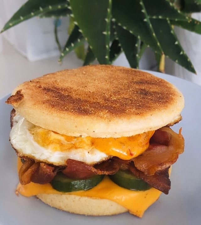 English muffin, fried egg, bacon, pickled, cheddar, nduja mayo

#supportlocalbusiness #takeaway #savehospo #hobartcafe #hobartfood #foodie #delicious #tassie #hobartandbeyond #borninbrunswick