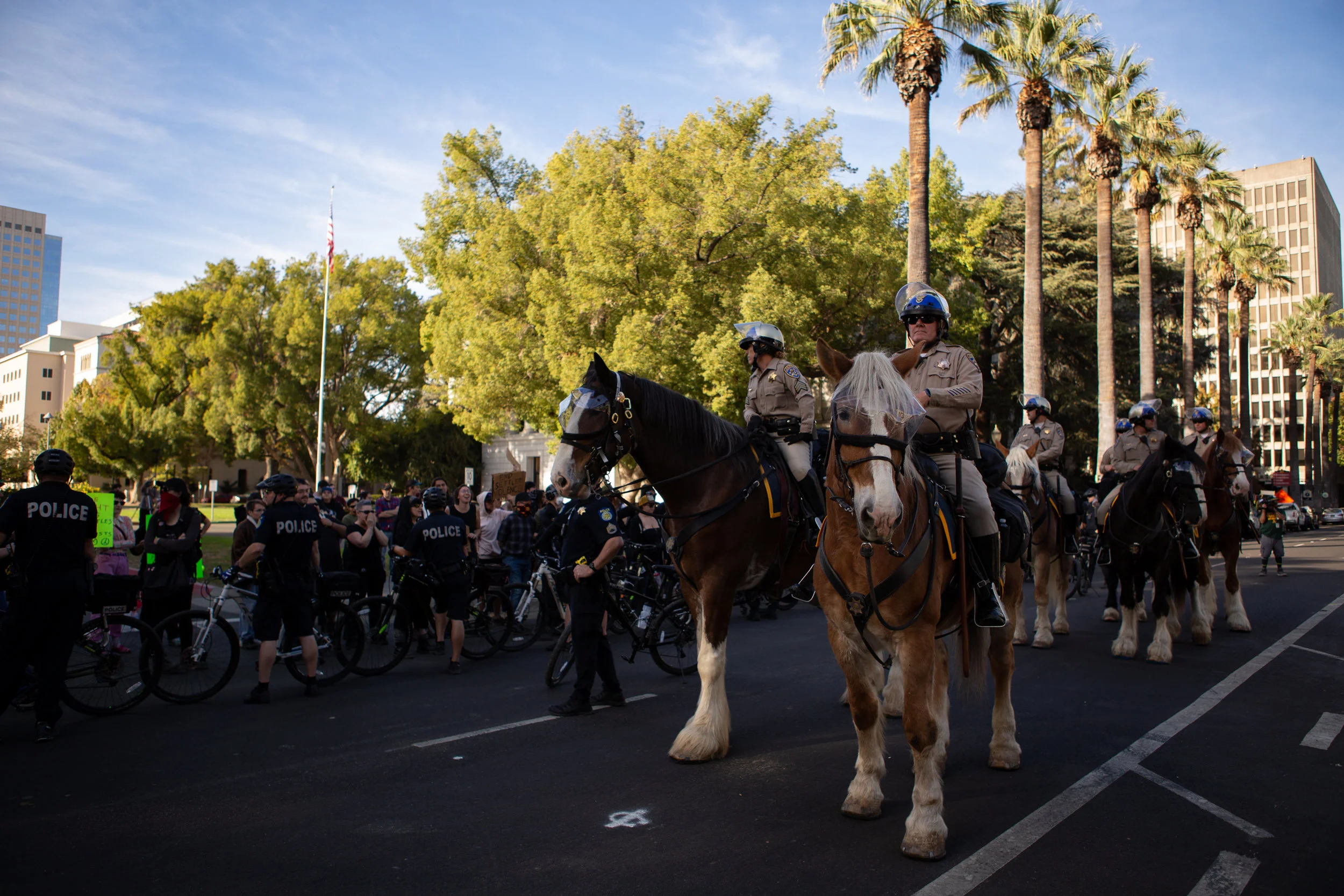 California conservatives assembled outside the steps of the state Capitol at 1pm in Sacramento, CA on November 4th to drum up support leading up to the November midterm elections. The demonstration had the required permits and remained largely fenced off and guarded by local law enforcement. Mounted units used for crowd control and police on bicycles separated the rally from counter demonstrations along 10th street with minimal arrests throughout the day.