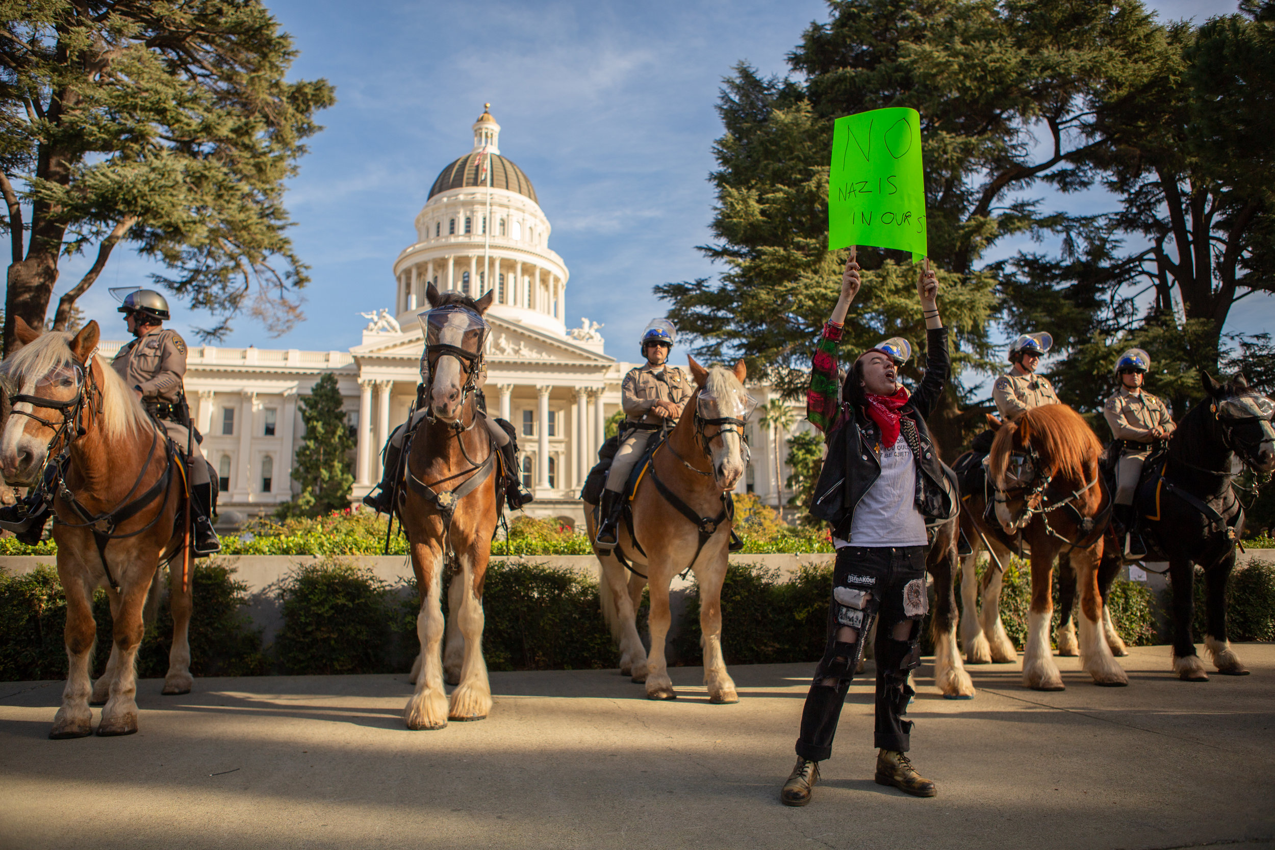  California conservatives assembled outside the steps of the state Capitol at 1pm in Sacramento, CA on November 4th to drum up support leading up to the November midterm elections. The demonstration had the required permits and remained largely fence