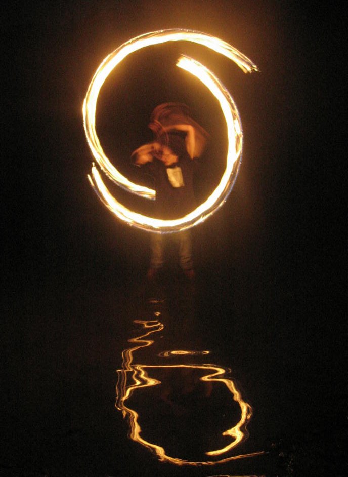 Fire_dancing_in_the_water_20060623_TVR.jpg