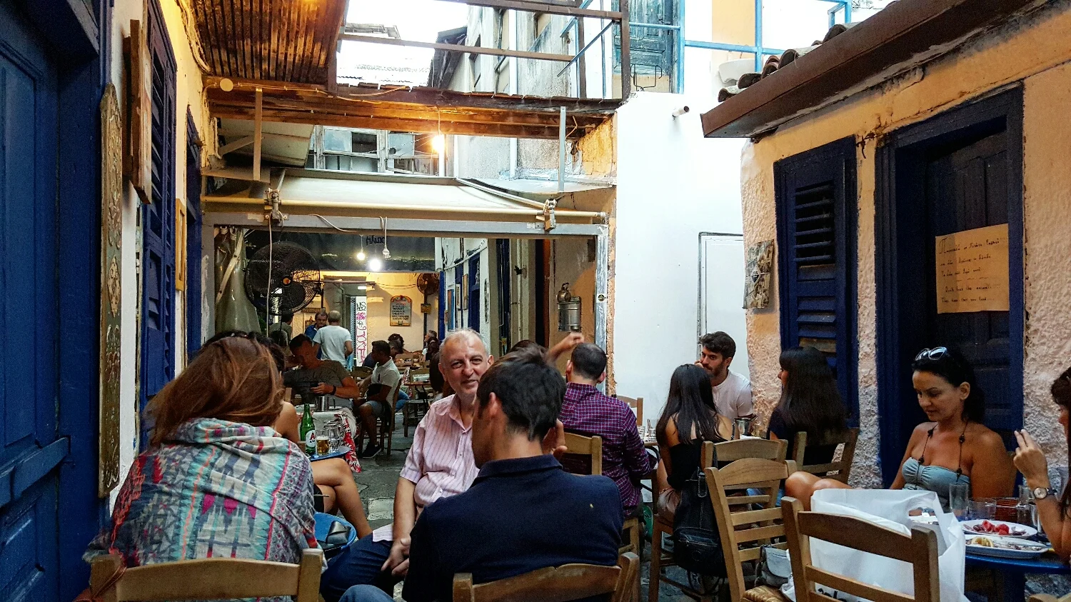Avli: The Yard, Atenas