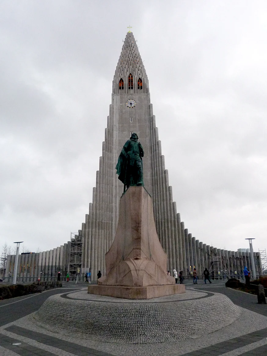 Statue of Leif Eriksen outside the cathedral