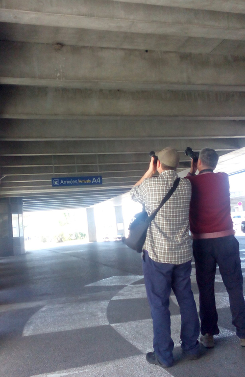 Mike and me photographing the above photos! (pic by Muzza)