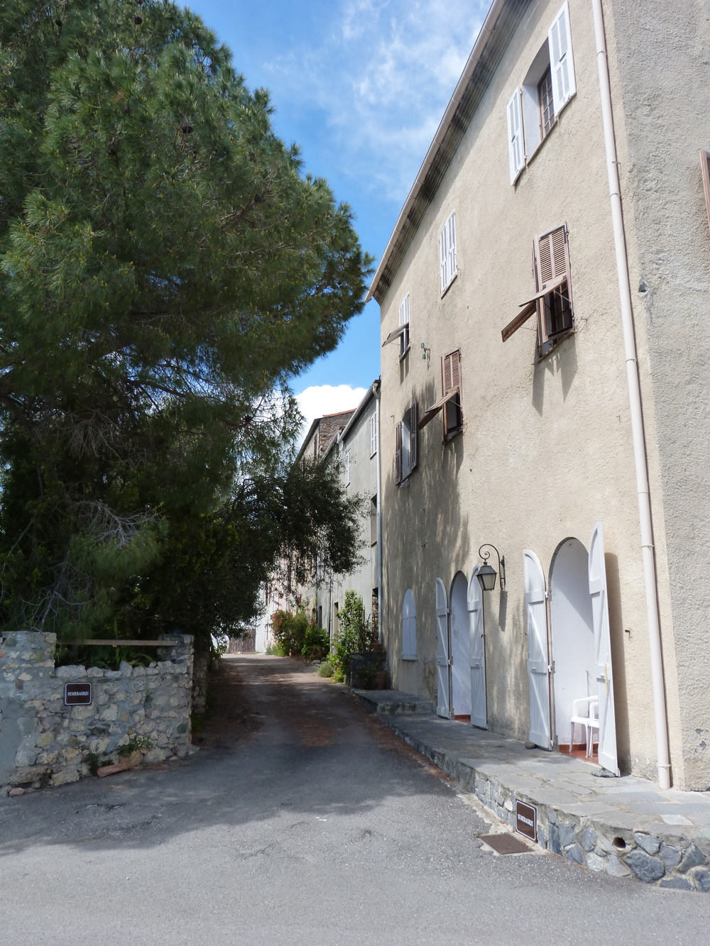 Houses by Aleria Fort