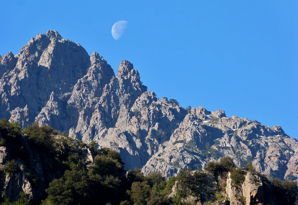Moon over asco.jpg
