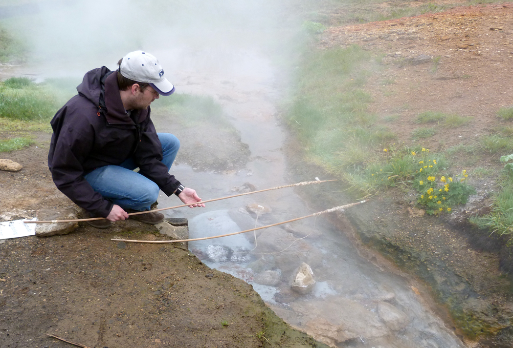 Boiling eggs Hveragerdi.jpg