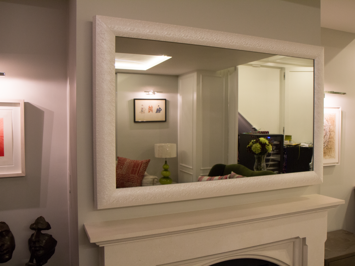 ORION WHITE FLOWER FRAME