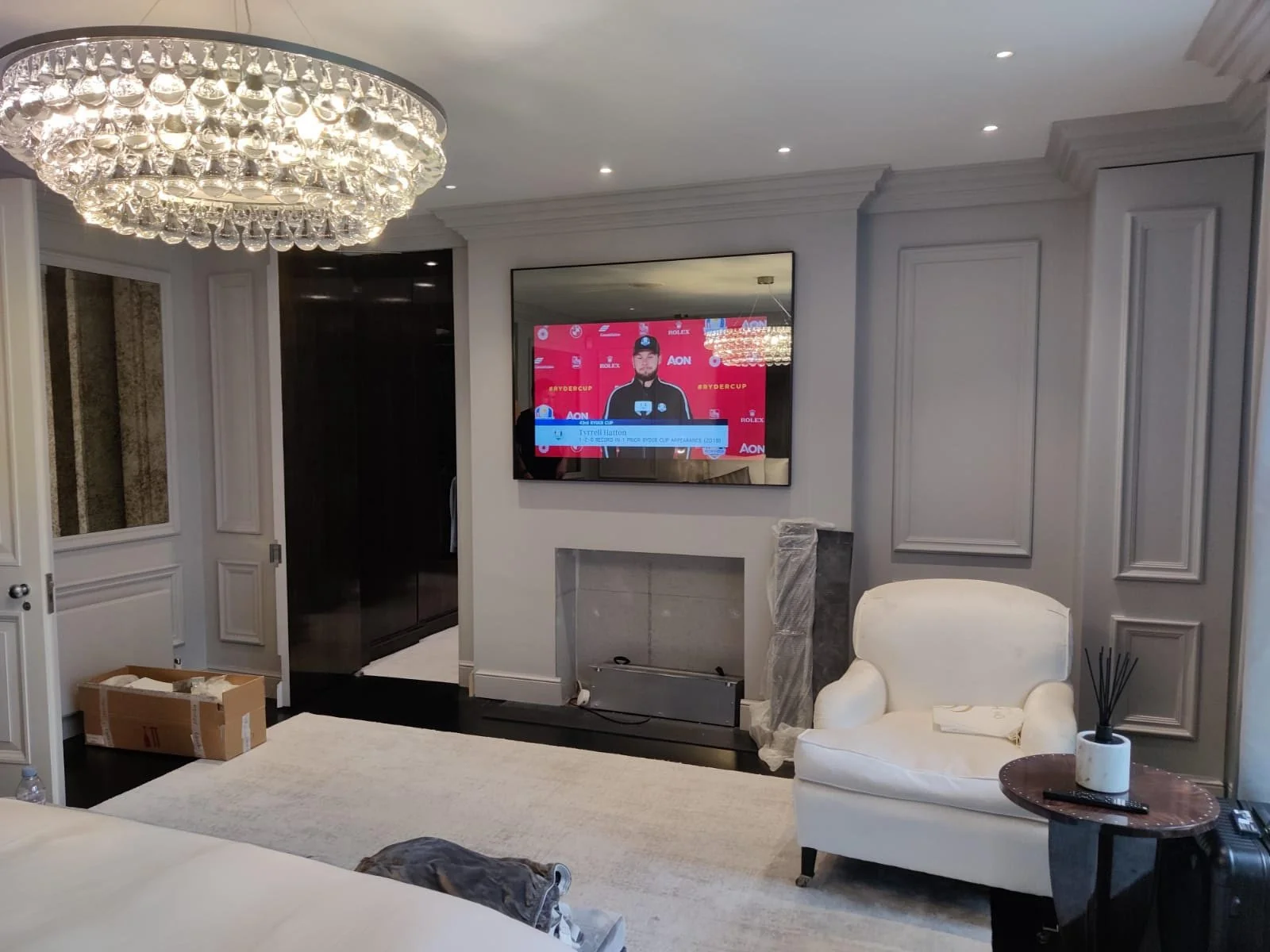 55" BESPOKE MODEL
