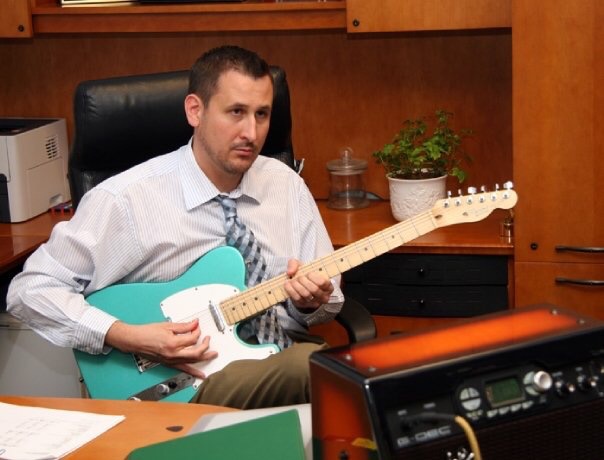 "Lawyer typecasting" - Still image from a Fender promo video for the "Fender G-DEC Exec" guitar amp. Cheesy, I know - but in my defense, I DID provide legal support for the project (IP, contractual and regulatory compliance). For the full video, see https://www.youtube.com/watch?v=I5cxw9-XPtA
