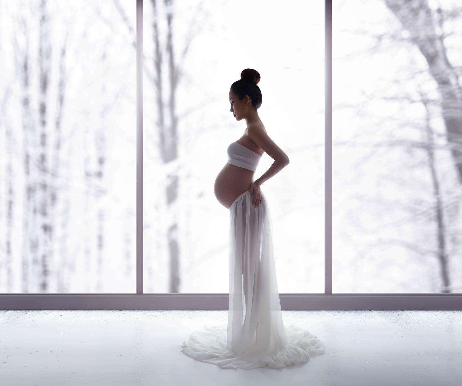 Beautiful and artistic maternity photography, fine-art pregnancy photos nyc, timeless nude maternity photography in NYC by Lola Melani