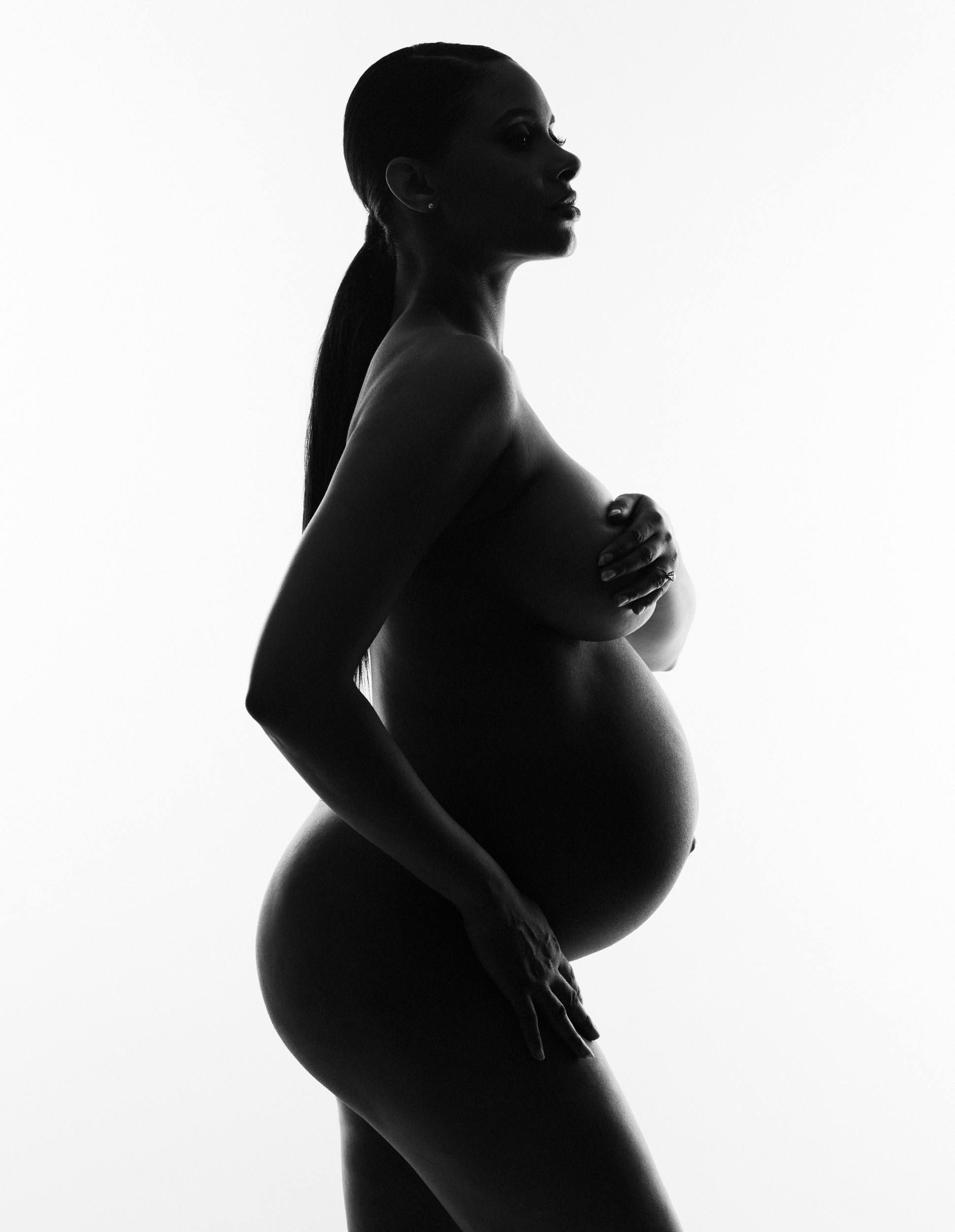 gorgeous b&amp;w pregnancy silhouette. Artistic NYC maternity photography by Lola Melani - esteemed celebrity pregnancy photographer&nbsp;