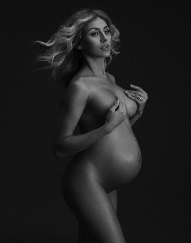 b&amp;w nude maternity portraits by Lola Melani - NYC celebrity maternity and newborn artist