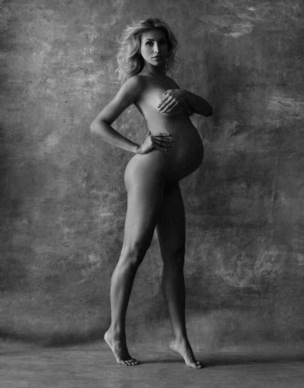 Stunning nude maternity portraits in NYC. Lola Melani Photography&nbsp;