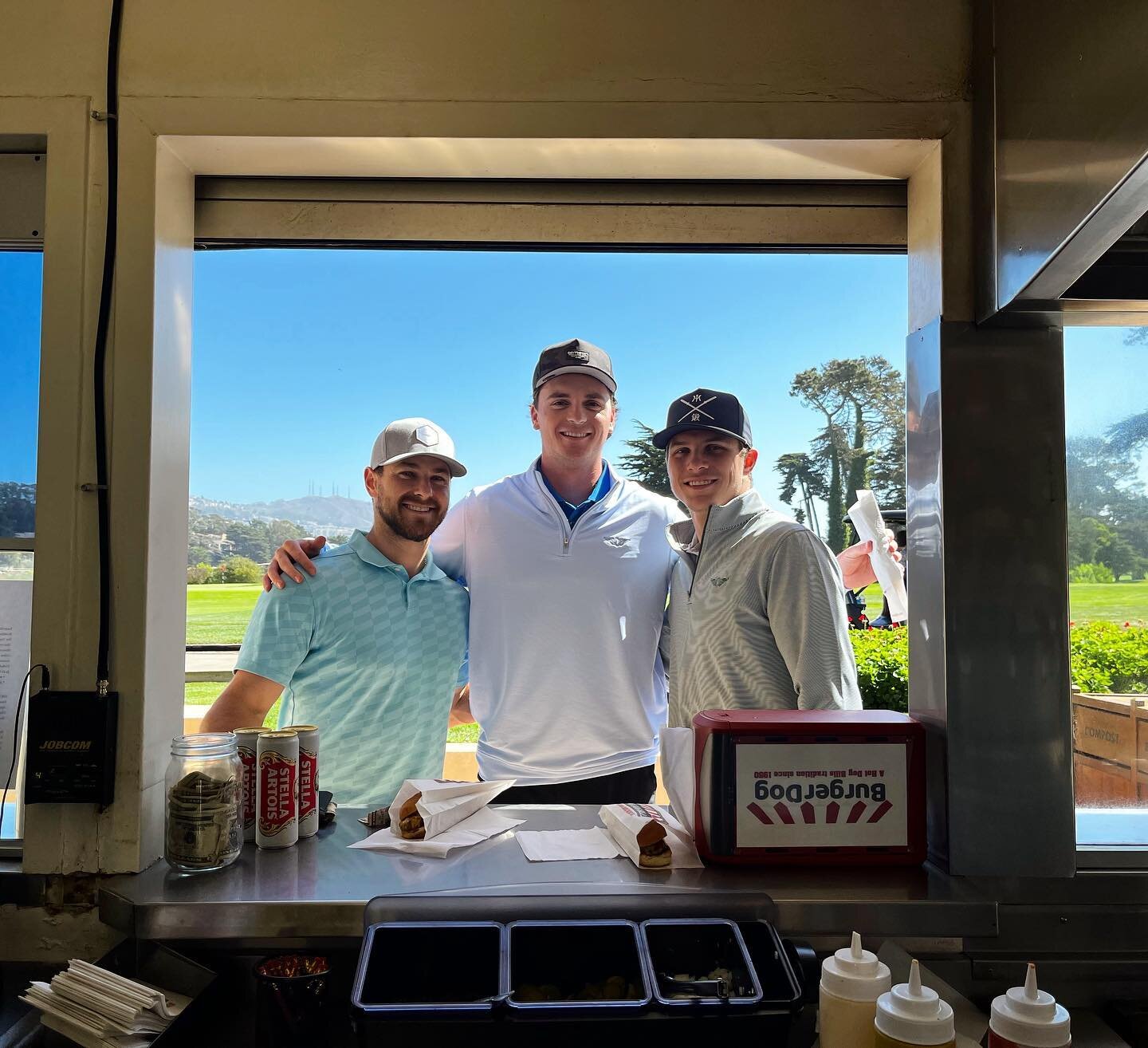 Such pleasure meeting @coophum, @_tommy_henry_28 and @dreyjameson45 from the @dbacks!!! We hope you enjoyed your Burgerdogs 😍

#arizonadiamondbacks #baseball #golf #burgerdog #golflife #olympicclub