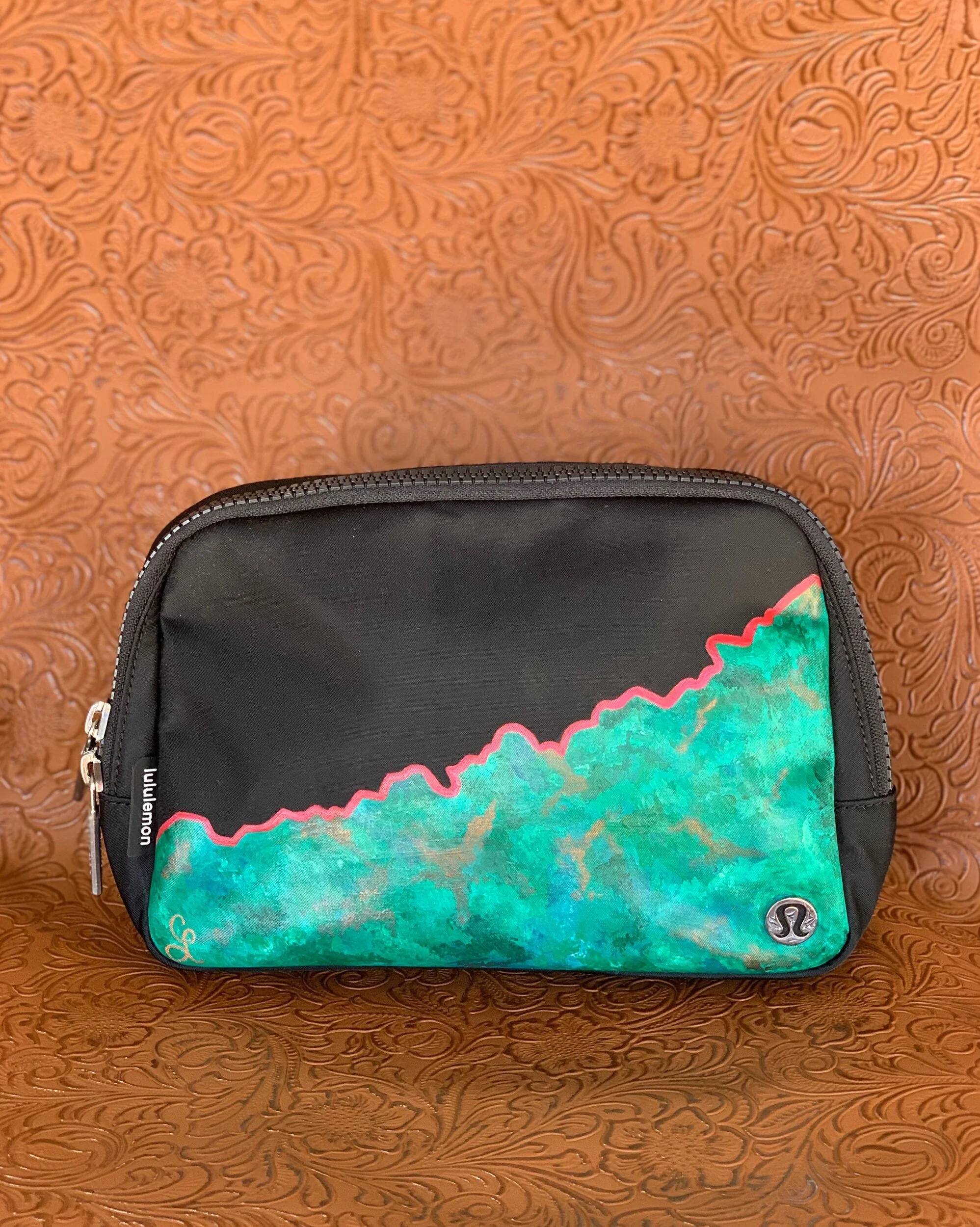 custom lululemon belt bag Chicago Blackhawks Tonal Script Everywhere Keep them close in this versatile lululemon Ladies Chicago Blackhawks Everywhere Belt Bag that helps you get out the door and on to your next adventure. Lululemon Everywhere Belt Bag 1L