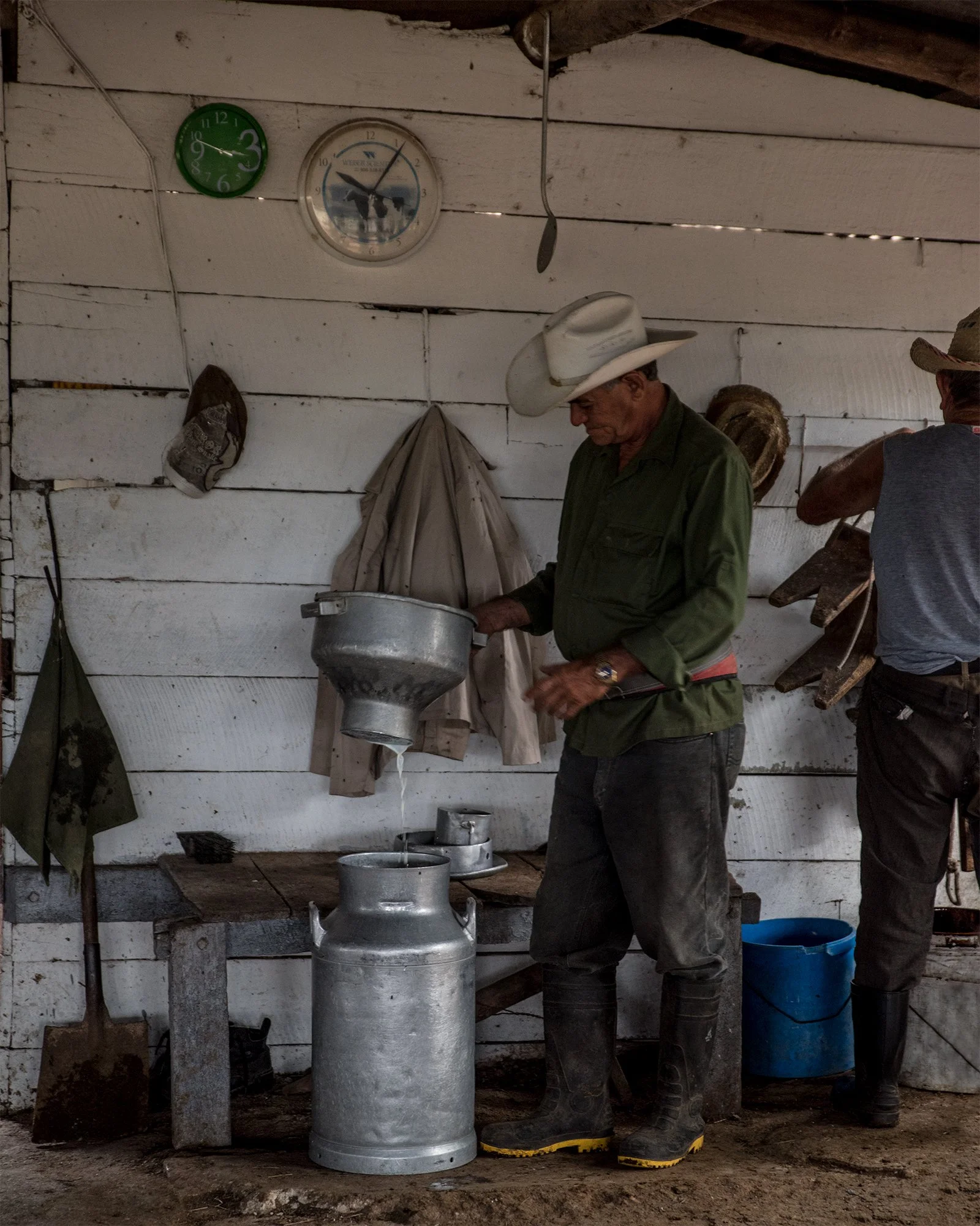 Camaguey_FarmerWithMilk_APR2017_LGP_2785_8x10crop.jpg