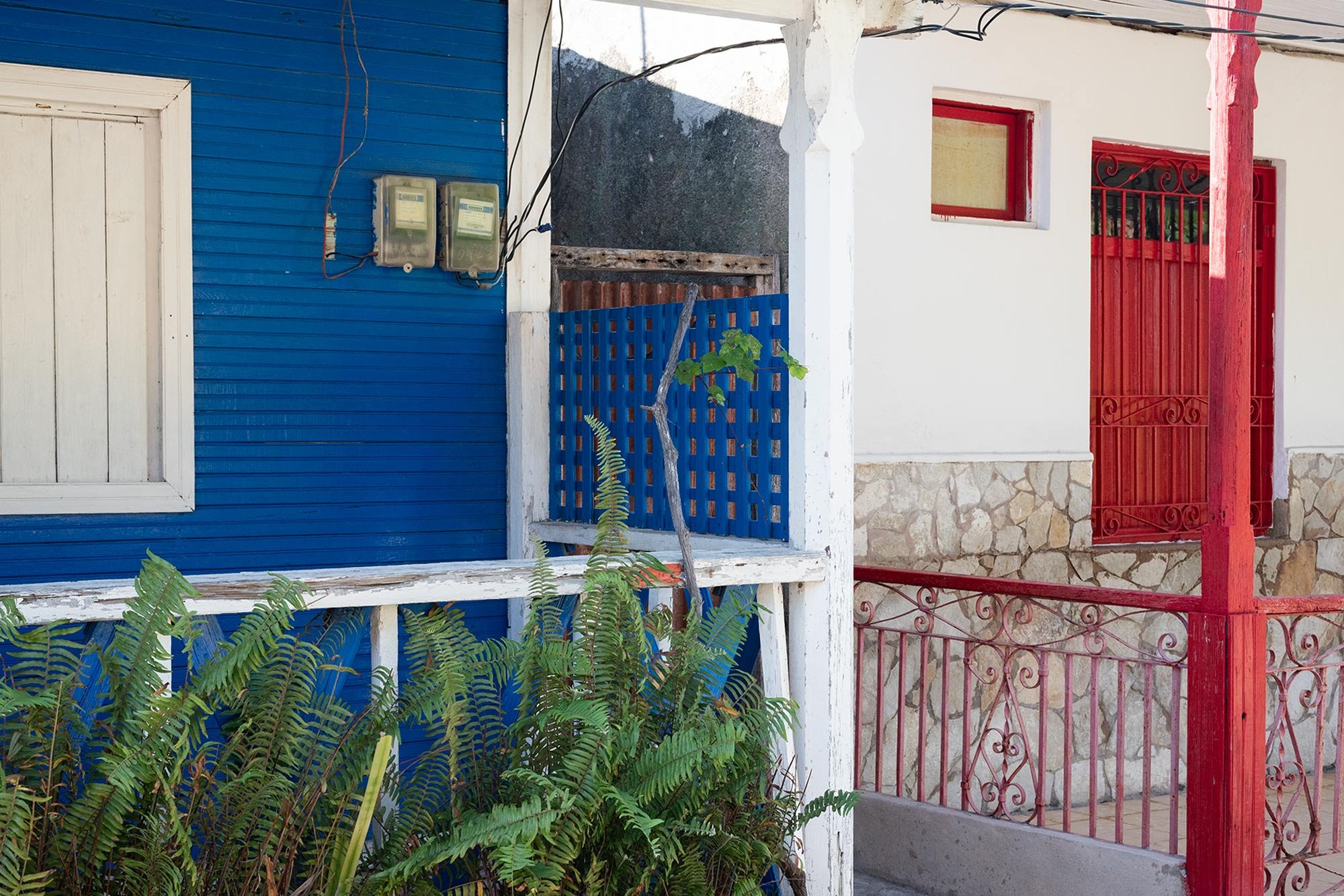 WEB_CAYO_GRANMA_RedBlueHouse_LGP_2695.jpg