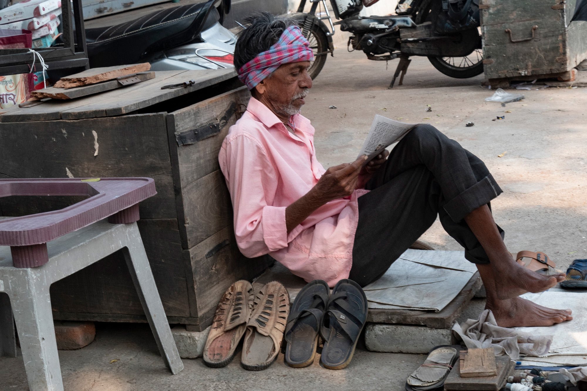 WEB_INDIA_ShoeSeller_LGP_1407.jpg