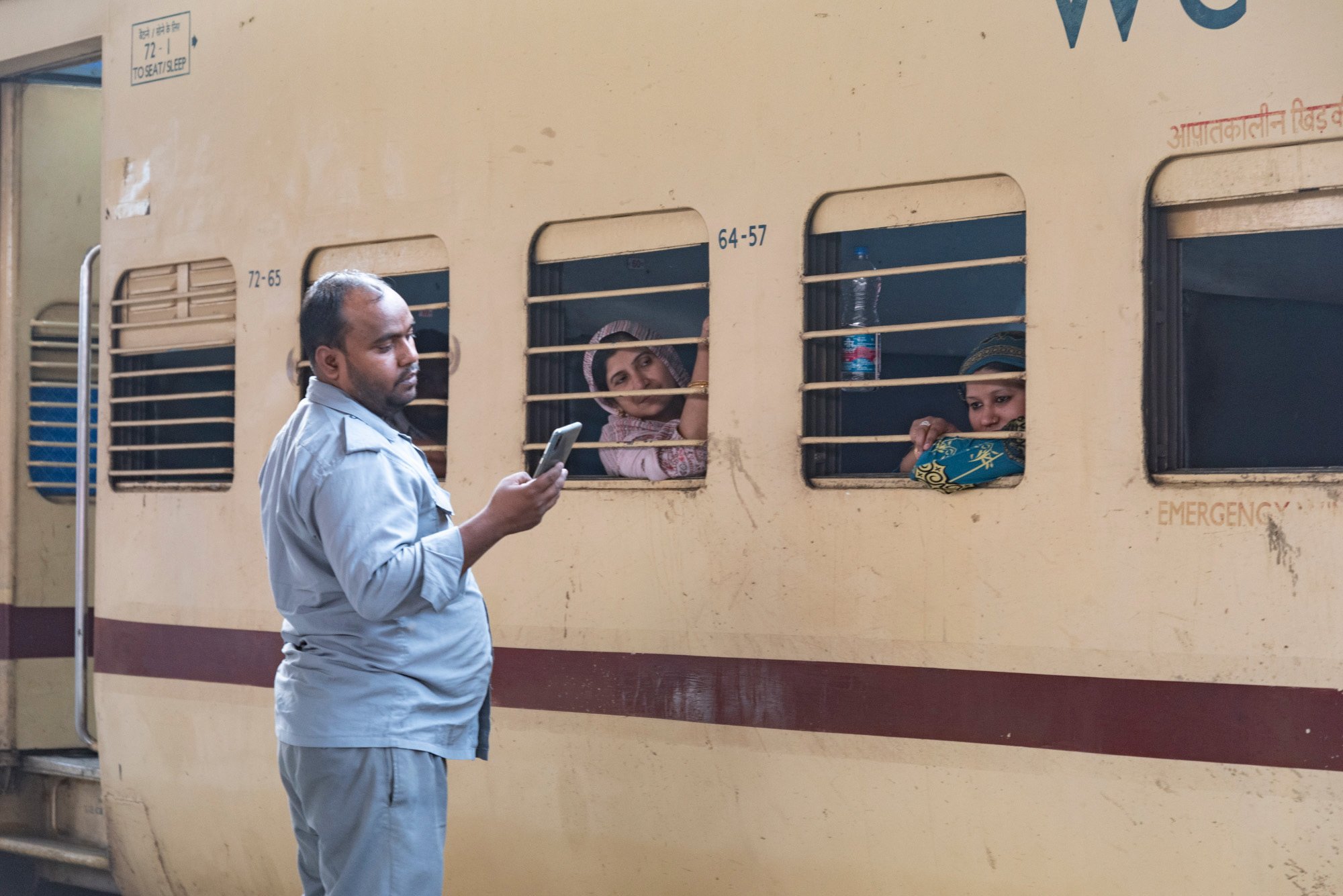 WEB_INDIA_TrainPlatform_LGP_2490.jpg