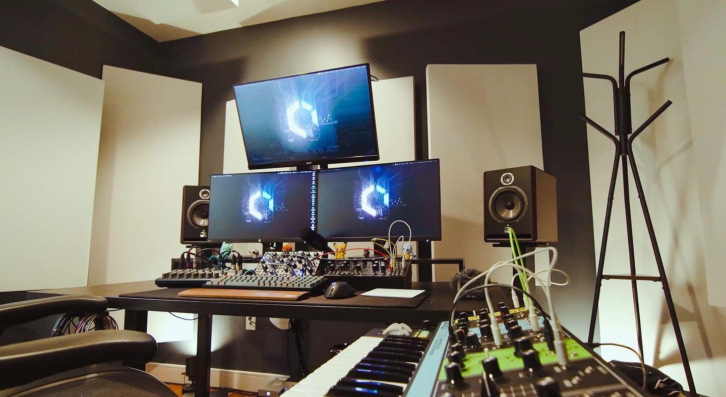 My office &amp; synth battlestation!
﻿
﻿
﻿#gameaudio #hexanyaudio #sounddesign
﻿
