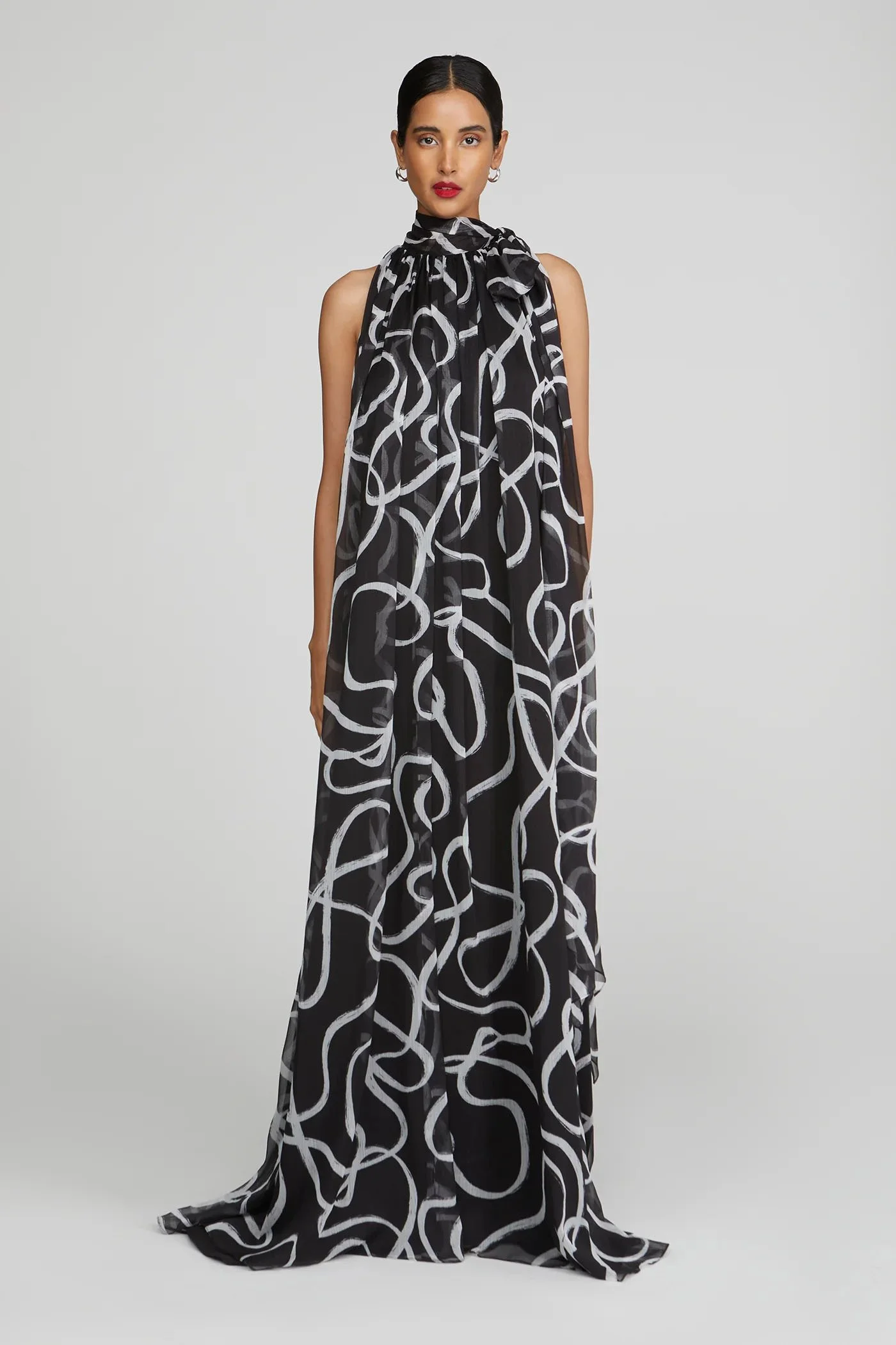  Halston 
