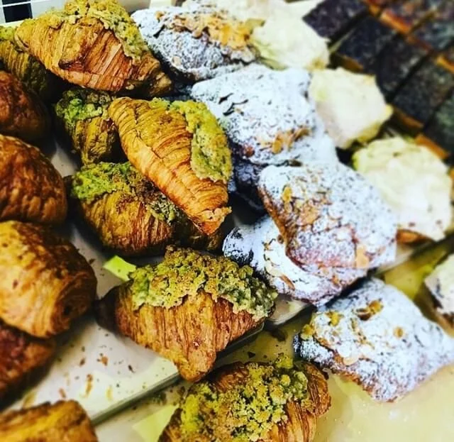 We are at Farmers Markets today....
And we have THESE....
Earl Grey Cream Twice baked Croissants! 🤤