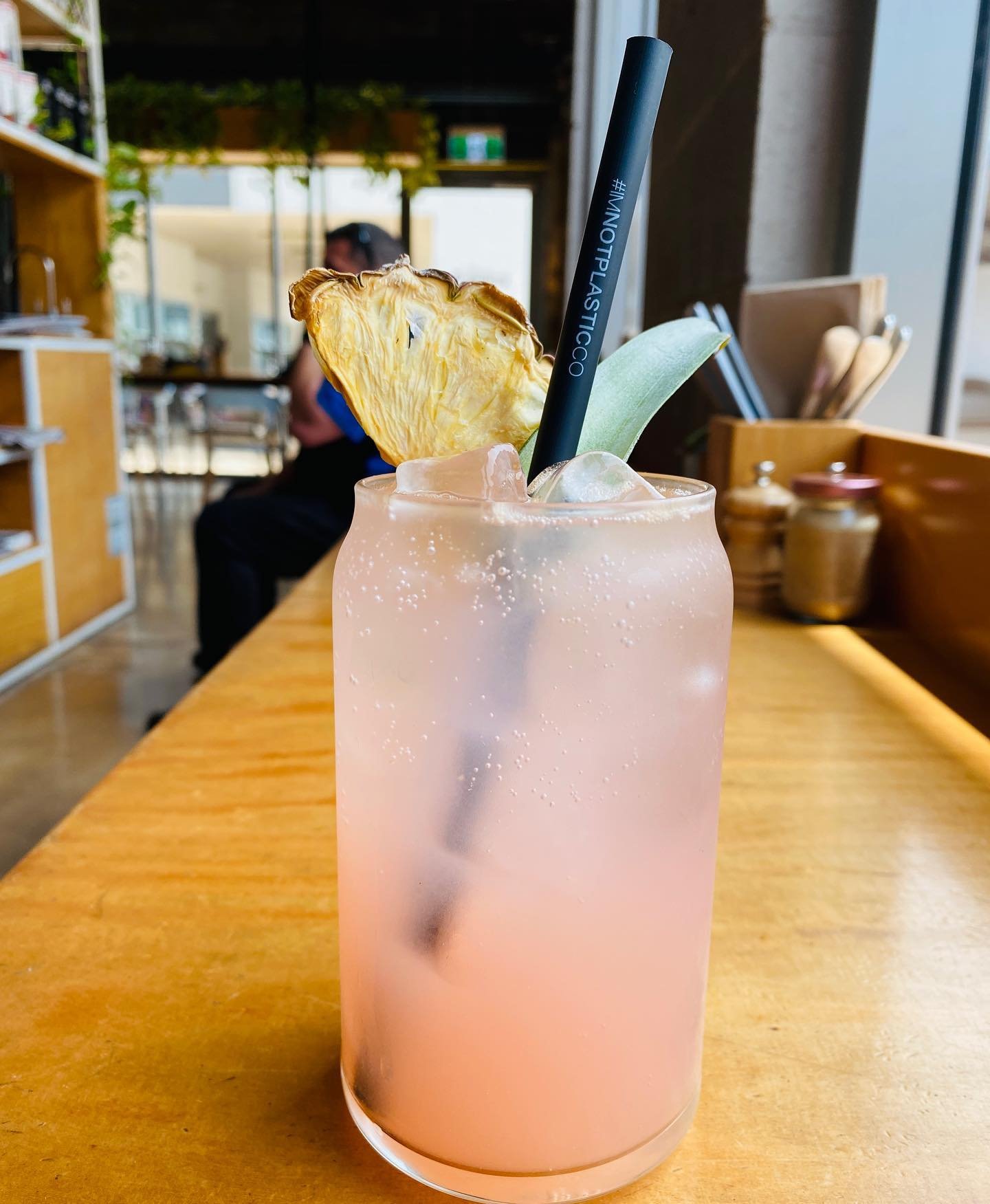 Besser pink grapefruit soda - the perfect accompaniment to your crispy oozy delicious chicken burger ⋒