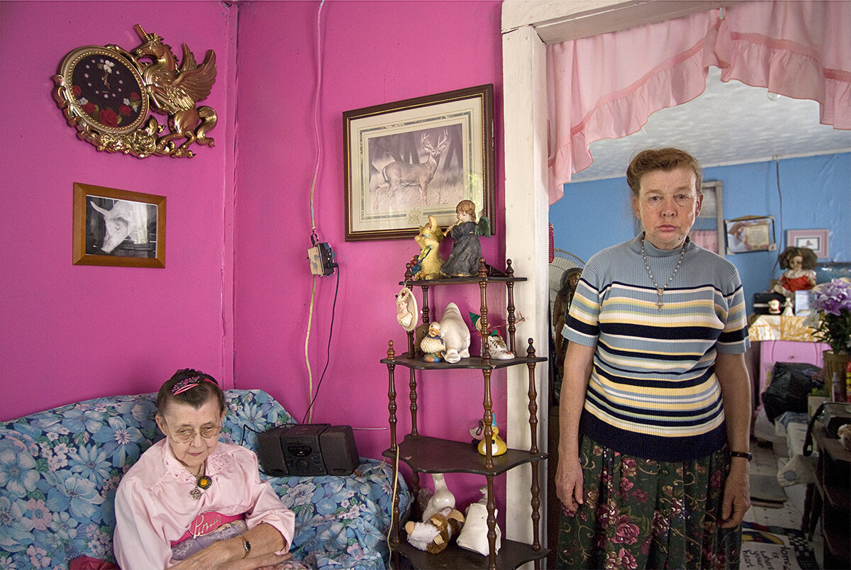 Shelby Lee Adams, "Martha and Kizzie in Pink Room," 2008, Wolfe Creek, Kentucky