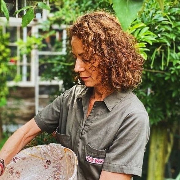 Art Workshop: How to Create a Story on Pottery with Therese Knowles