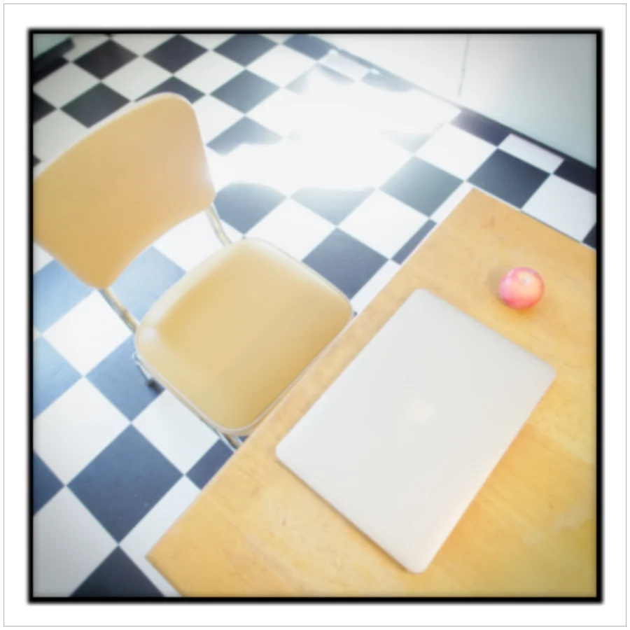 apple and laptop 