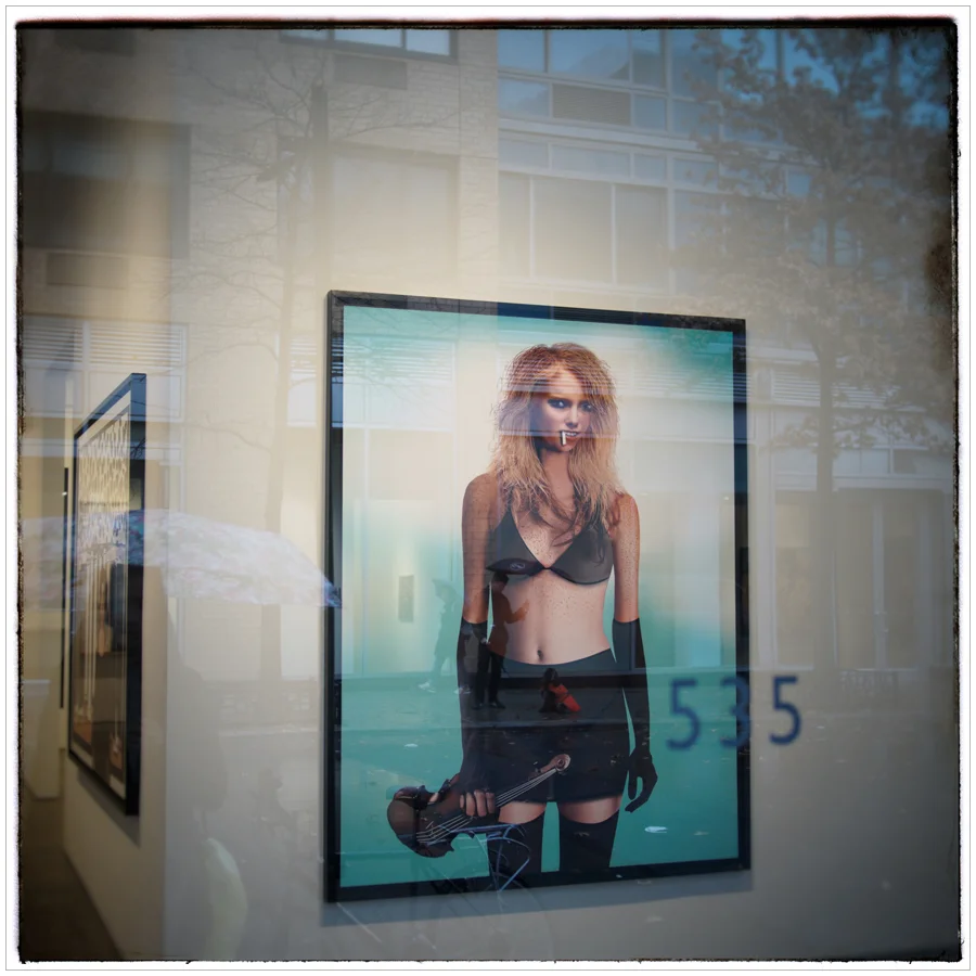 art reflects ~ Manhattan / NYC, NY (click to embiggen)