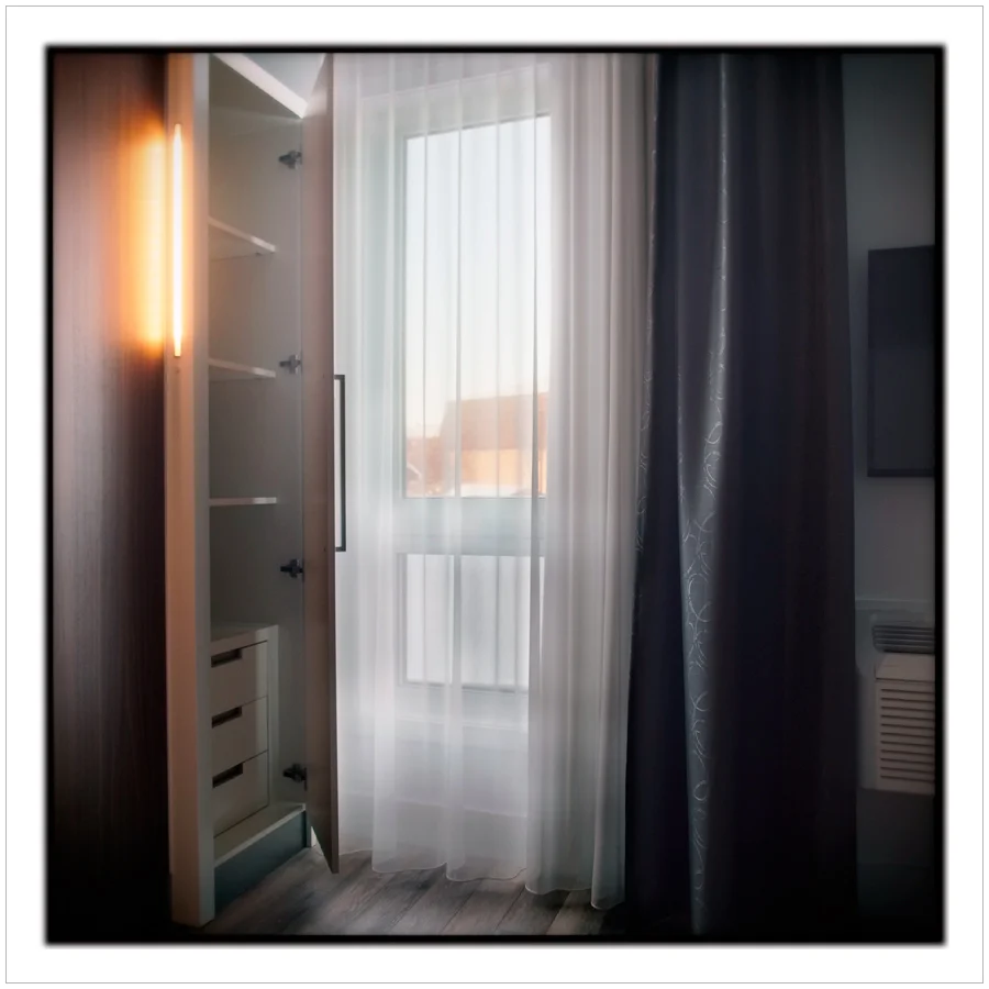 New Year's AM / Hotel V ~ Gatineau, Quebec, CA (click to embiggen)