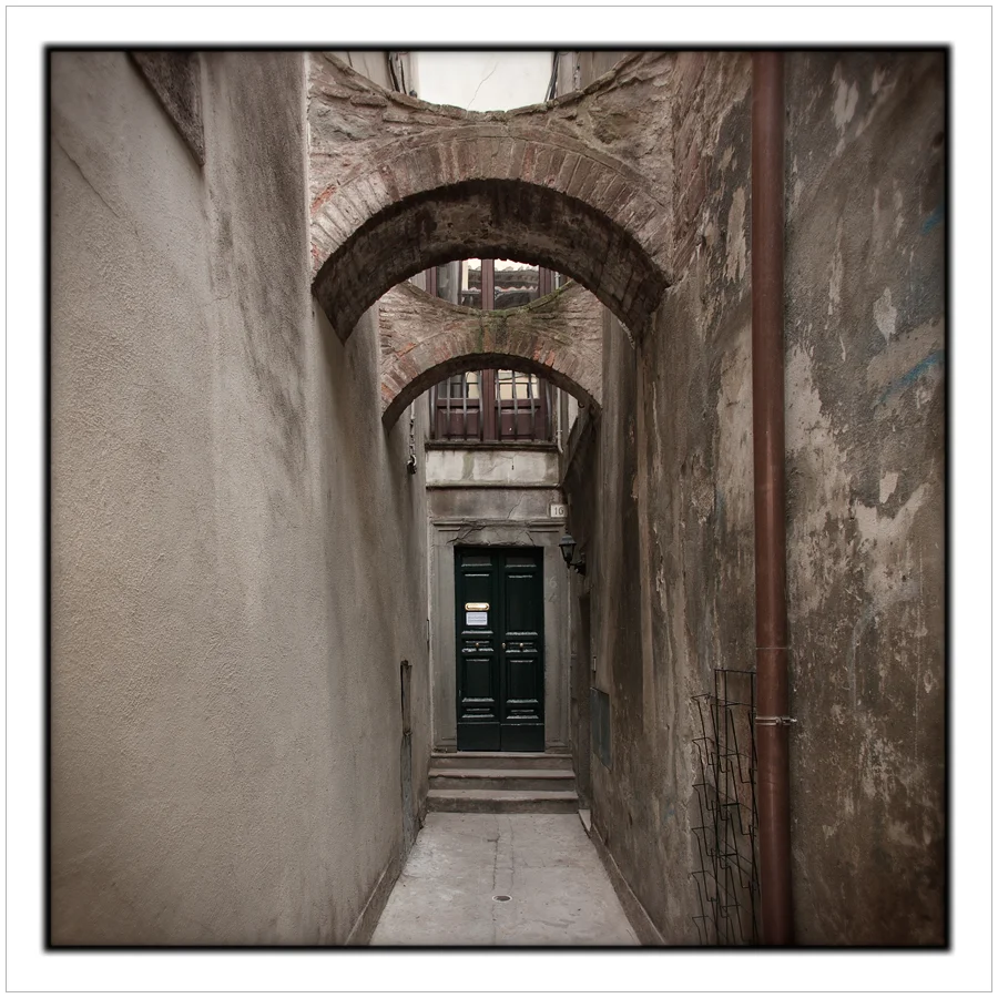 in perspective / Cortona, Tuscany (click to embiggen)