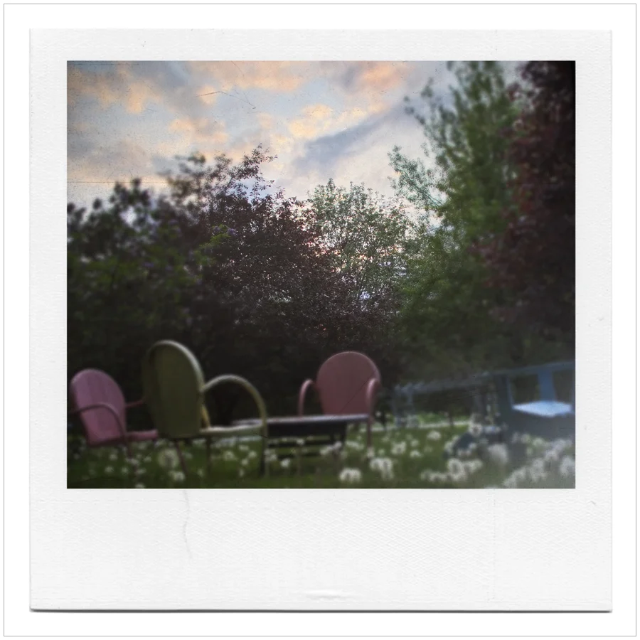 lawn chairs with sunse t