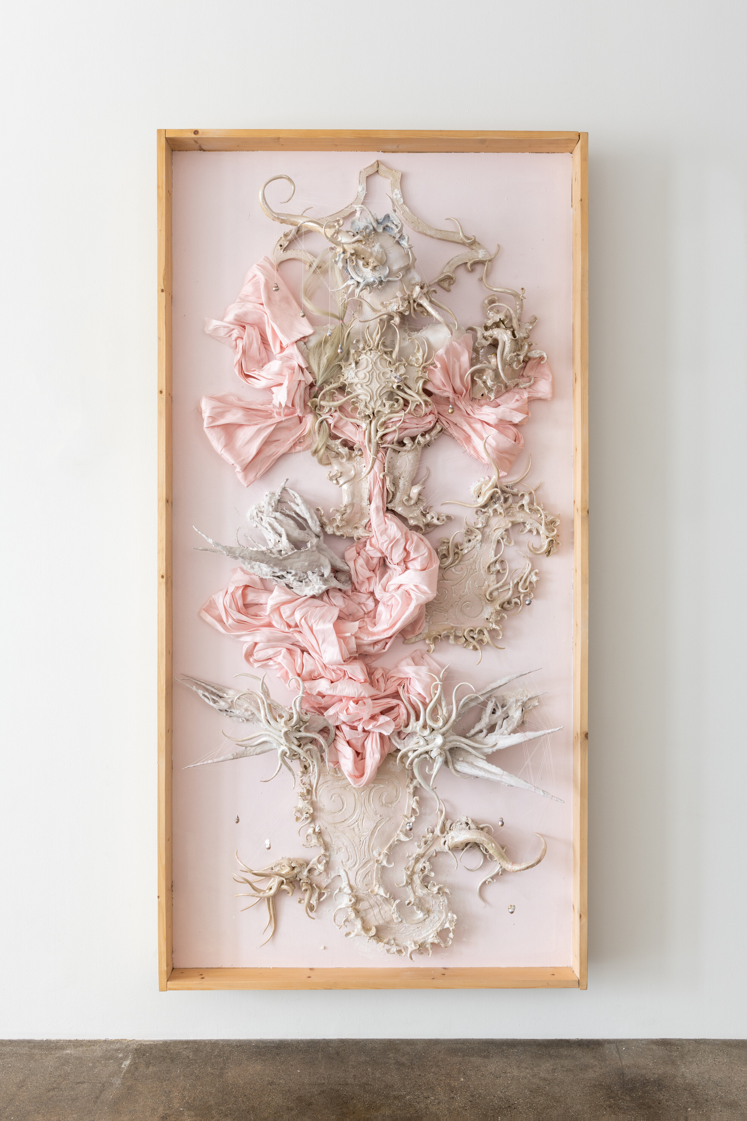  Evangeline AdaLioryn  The Pearl Eater  2021 Glazed porcelaineous stoneware, luster, silk,  birds of paradise, plaster, baroque keshi pearls,  silk thread, horse hair, wood, paint 96 x 48 x 13 inches  Photo by Ruben Diaz 