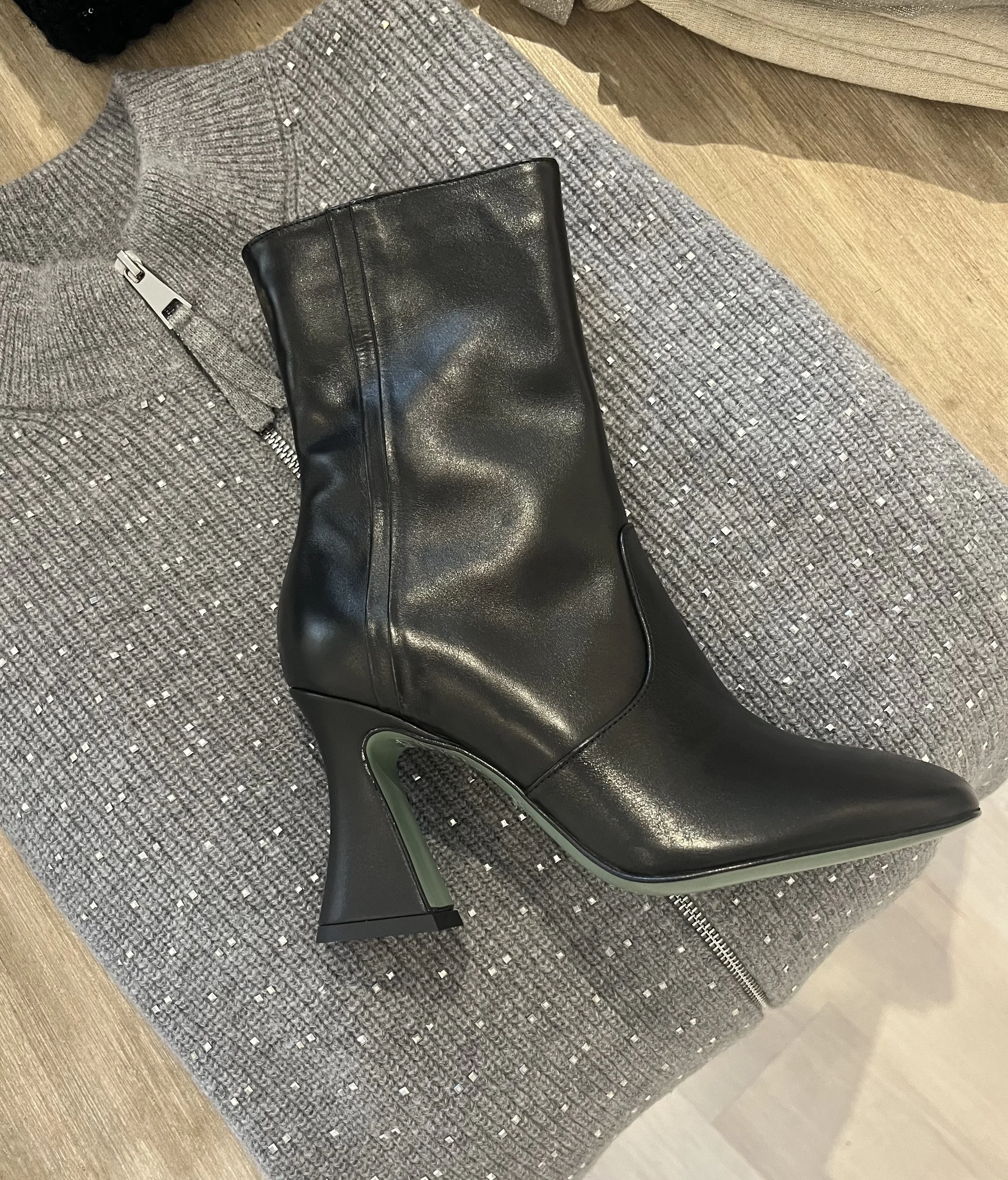Paola Noa Nappa Boot in Black