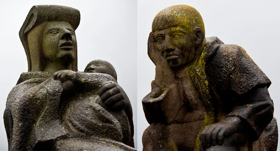 Estatuas de indígenas en la entrada a San Cristóbal de las Casas.