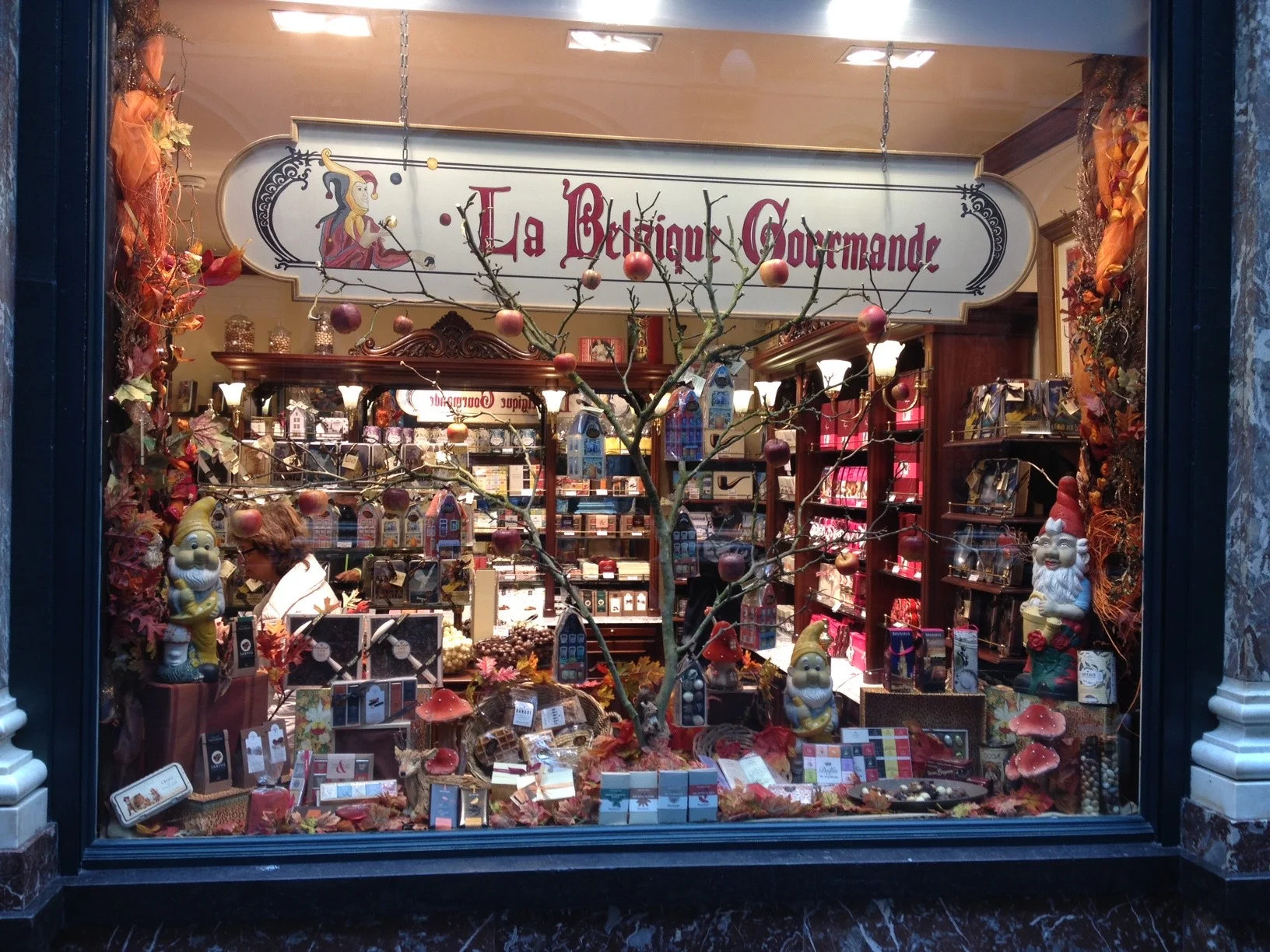 Window shopping in Belgium. Wouldn't this Belgium chocolate shop be a great addition to a Dutch coffeeshop?
