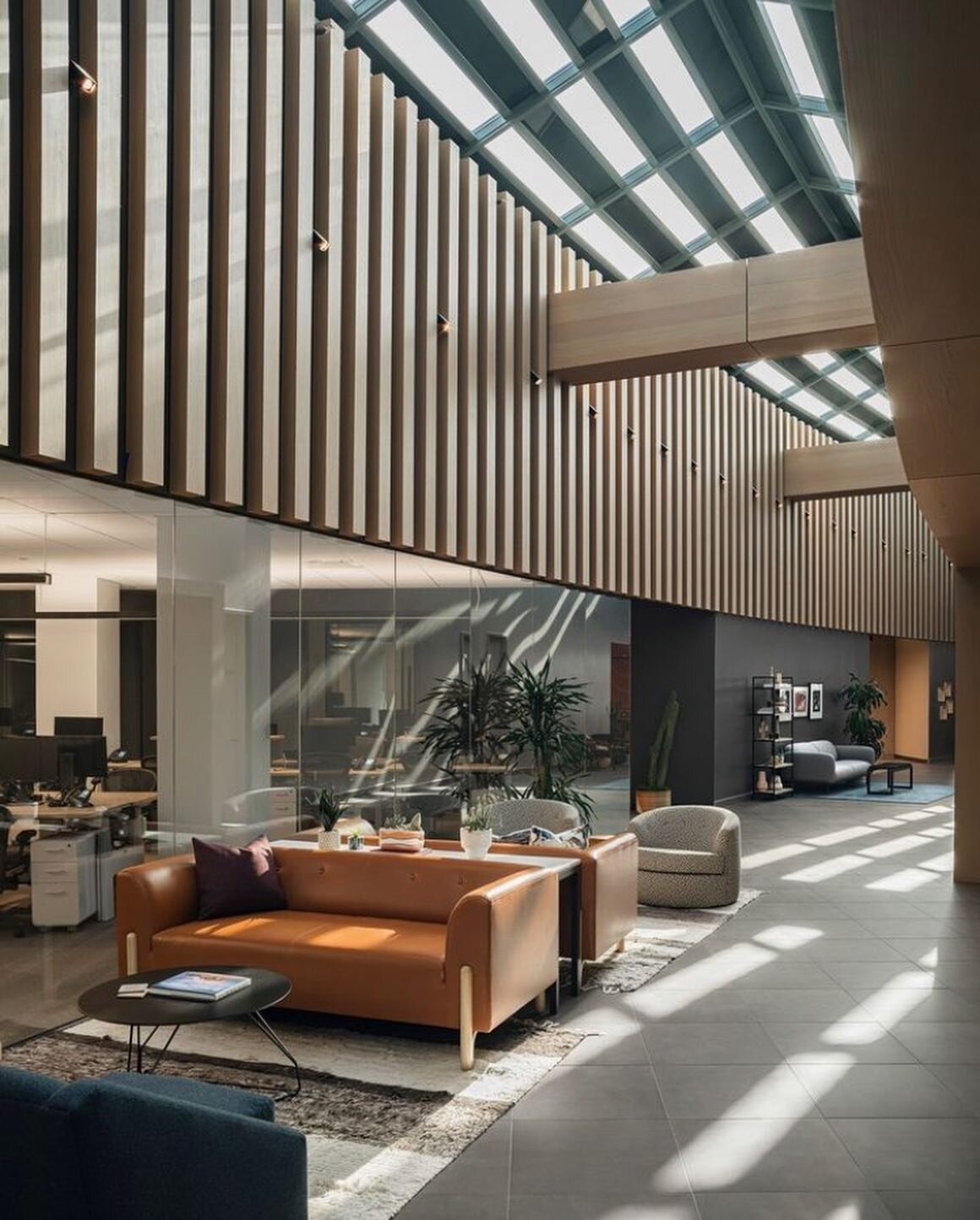 Repost from @edgequarters
 
Everyone had a part to play in this Award-Winning collaborative Scottsdale office design. Real Estate, Architects, Construction, Interior Design &amp; Furniture @cresaphoenix @corganinc @novoconstruction @edgequarters #EQ 