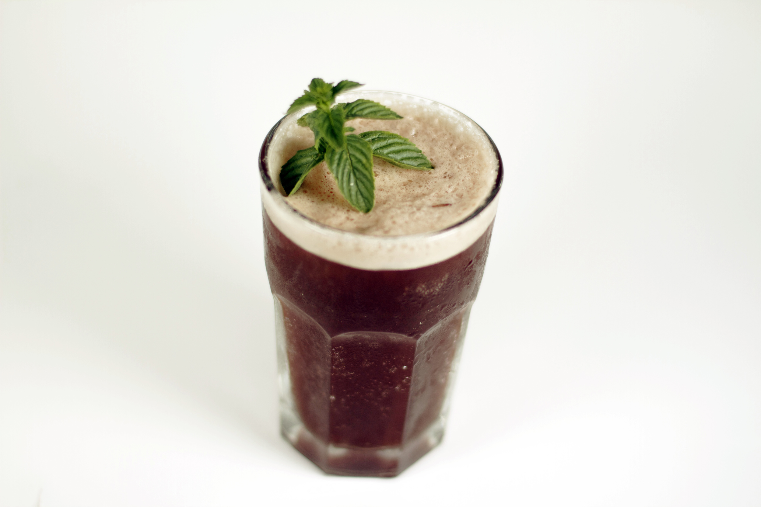 We here at Foolish Things hold our glasses up to the bold, those who do not cower from the new or different. The Oak n’ Blues is not for those lacking an adventurous soul, as cold brew embraces the unexpected partner of blueberry shrub. A splash of our house made blueberry drinking vinegar, crisp sparkling Topo Chico, and our famous Oak Aged Cold Brew all tango together for an elegant mint garnished dance.