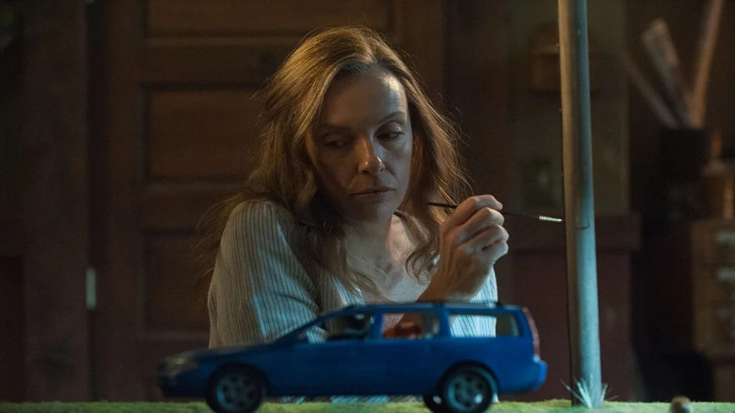 2004130_hereditary_still_h-05815_dan-swe-nor-fin-org_print.jpg