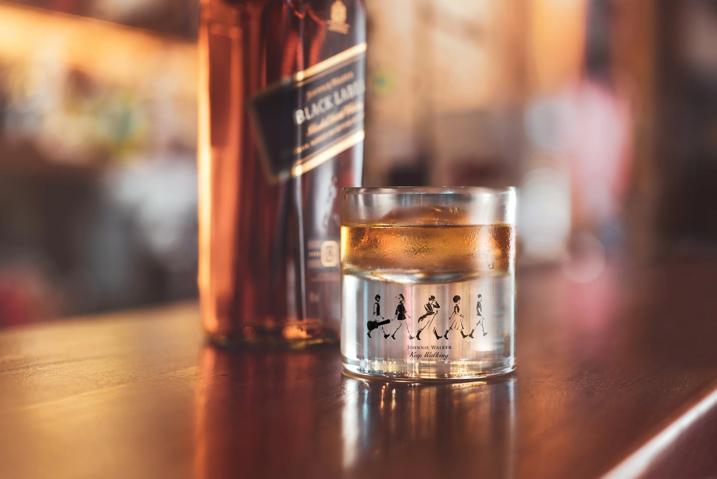 IF_Johnnie_Walker_Striding_Humans_Copo_Meio_Cheio_DSC04196.jpg