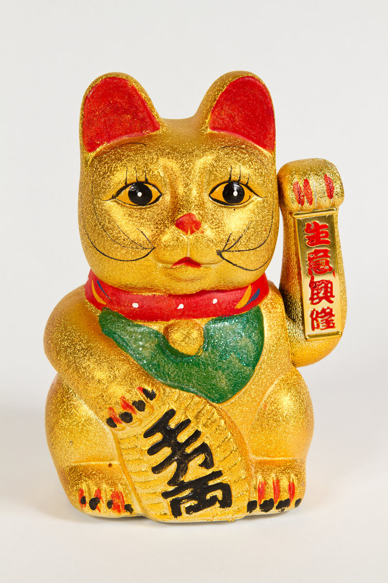 The Chinese cat, which they had here, is apparently the guardian of all nail salons everywhere...