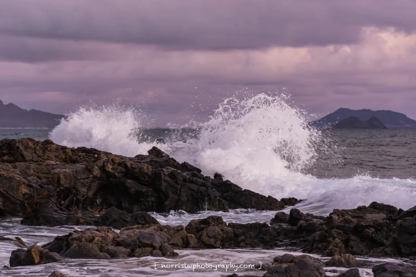 Stormy morning to tell a story 🌊

#seascape
#crashingwaves #ighawaii
#sunriseshots #hawaiilife
#oceanflow #coastalviews
#oceanart #coastalbeauty
#oceanstory #oceansafety
#alohawednesday 
#ighawaii
#landscapephotography 
#luckywelivehawaii 
#spreadin