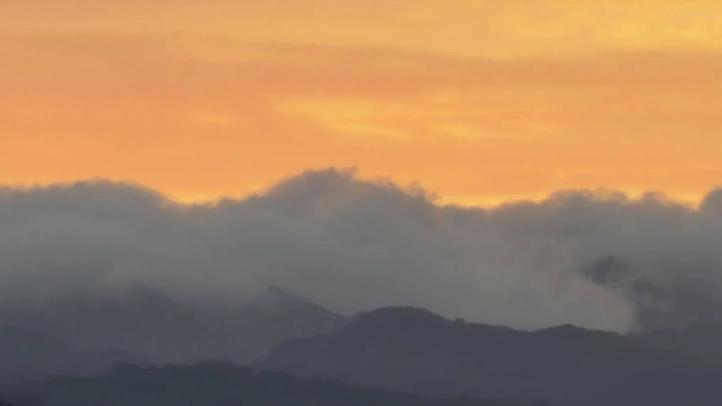 Happy Aloha Friday 🌞

#alohafriday #sunrise #cloud #mountains #sunriselover