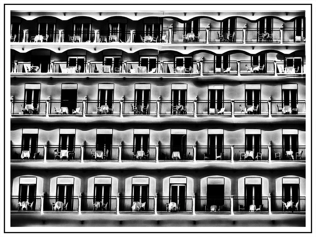pattern in positano bw.jpg